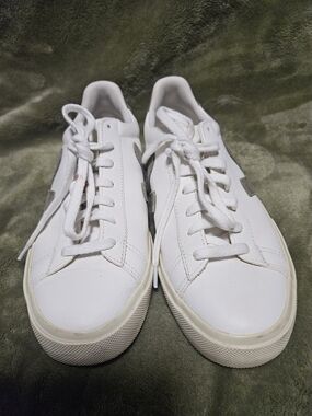 Veja Sneaks